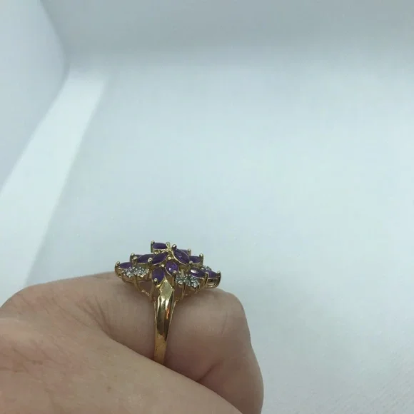 New with tag sterling silver amethyst and diamond cluster ring size 8 - Picture 4 of 5